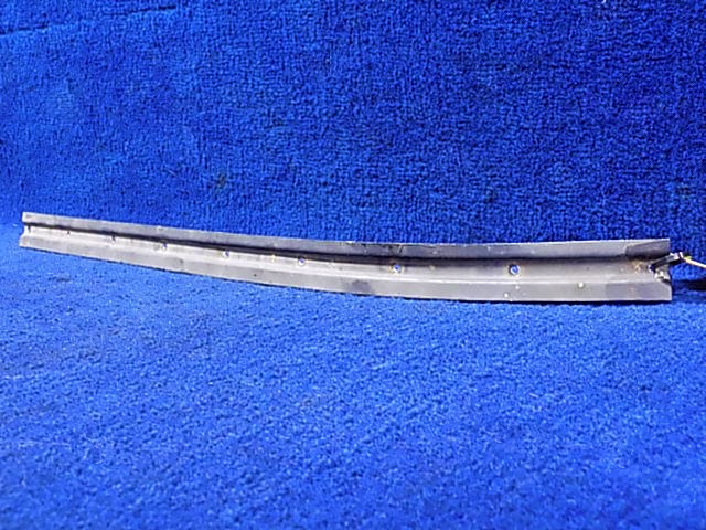 78118-00 Piper - RETAINER - Glare shield right